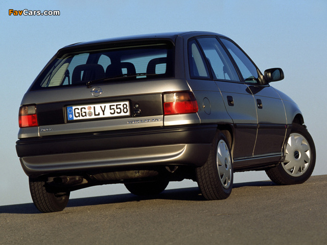 Pictures of Opel Astra 5-door (F) 1994–98 (640 x 480)