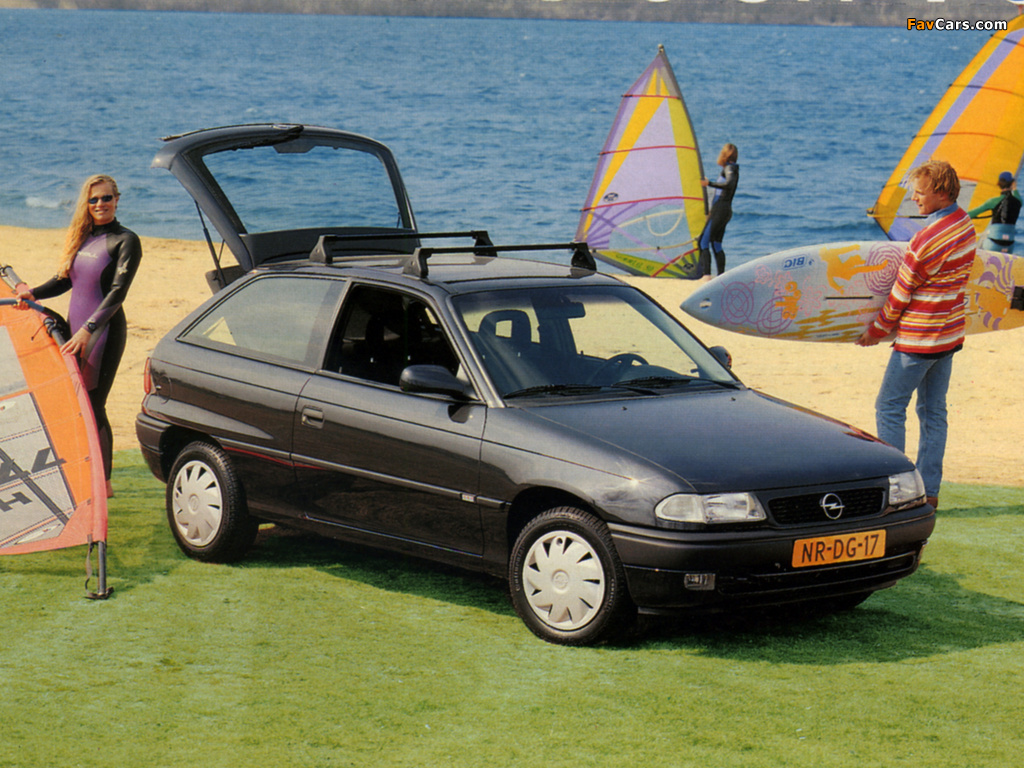 Pictures of Opel Astra Fresh 3-door (F) 1996–97 (1024 x 768)