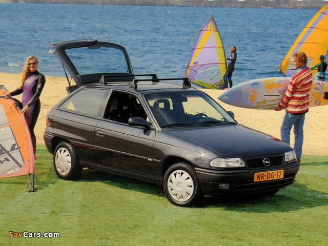 Pictures of Opel Astra Fresh 3-door (F) 1996–97 (640 x 480)