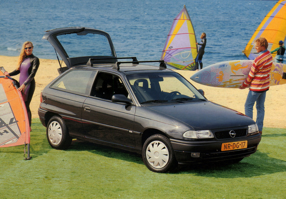 Pictures of Opel Astra Fresh 3-door (F) 1996–97