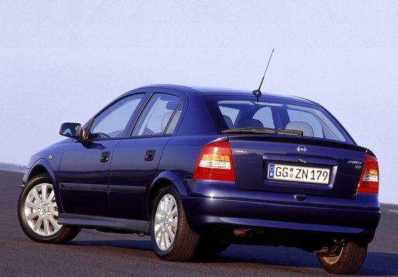 Pictures of Opel Astra 5-door (G) 1998–2004