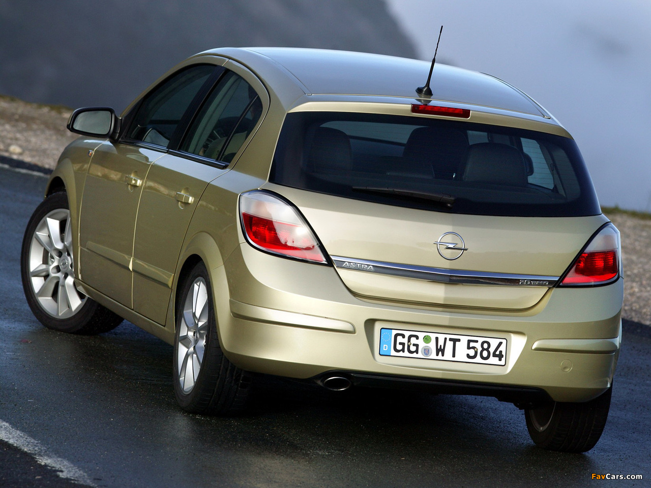 Pictures of Opel Astra Hatchback (H) 2004–07 (1280 x 960)