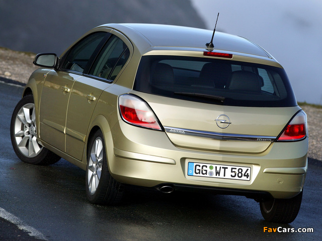Pictures of Opel Astra Hatchback (H) 2004–07 (640 x 480)
