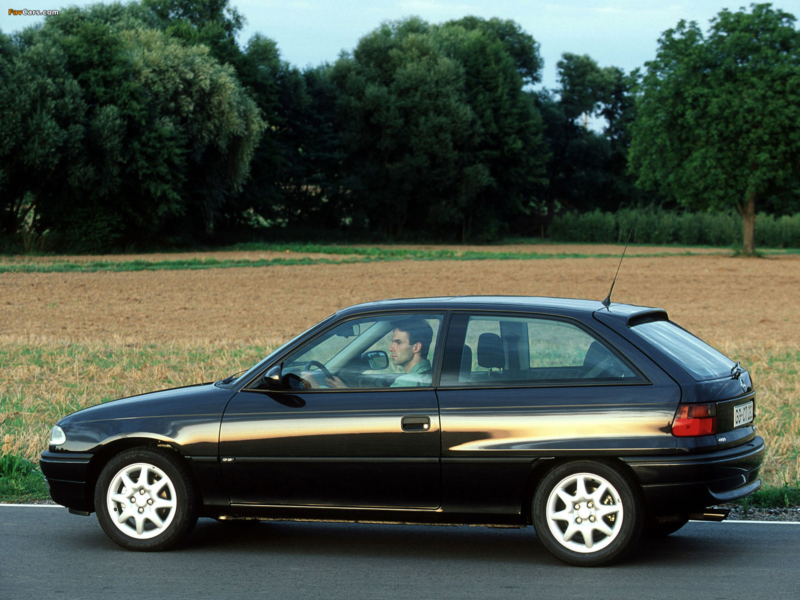 Opel Astra GSi (F) 1994–98 wallpapers (1600 x 1200)
