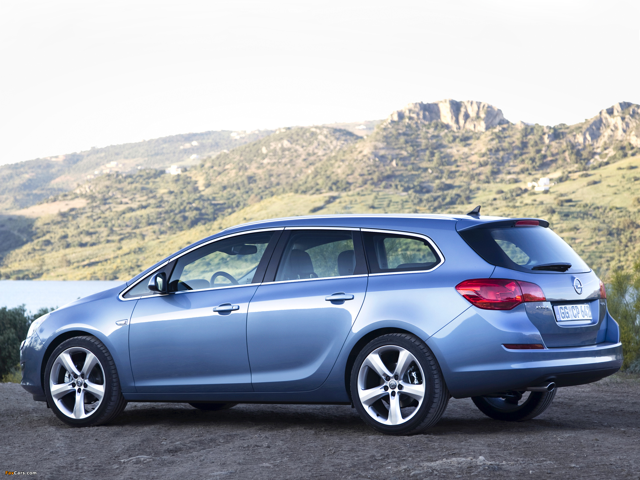 Opel Astra Sports Tourer (J) 2010–12 wallpapers (2048 x 1536)