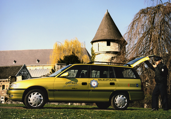 Pictures of Opel Astra Impuls 3 (F) 1993