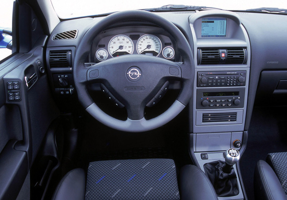 Images of Opel Corsa 3-door (C) 2003–06