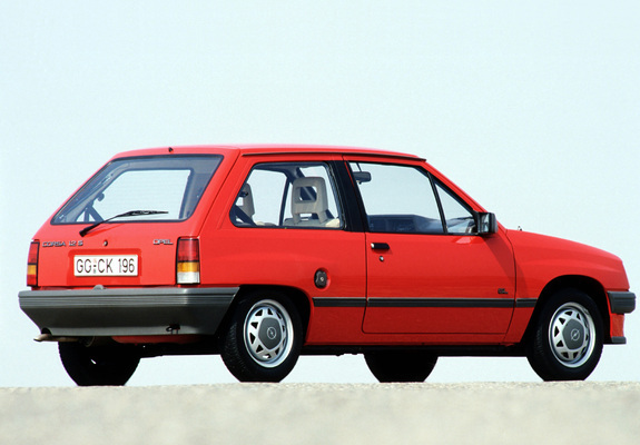 Opel Corsa 3-door (A) 1982–90 photos