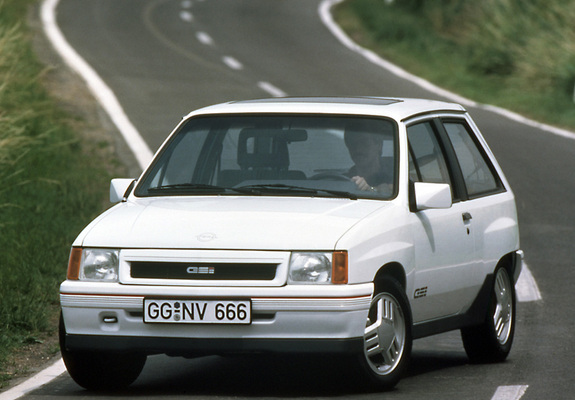 Opel Corsa GSi (A) 1988–90 images
