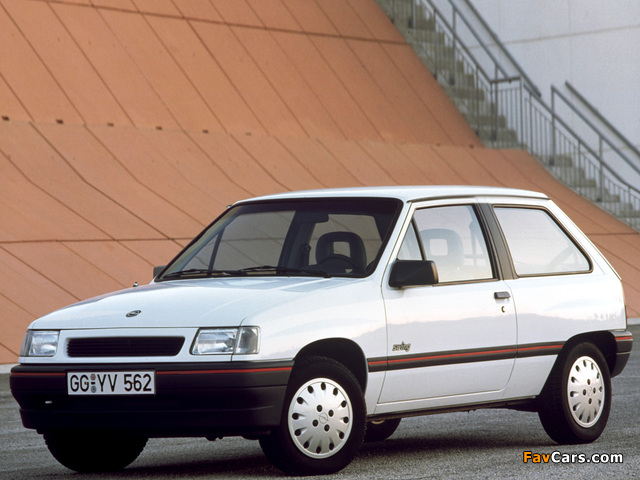 Photos of Opel Corsa 3-door (A) 1990–93 (640 x 480)