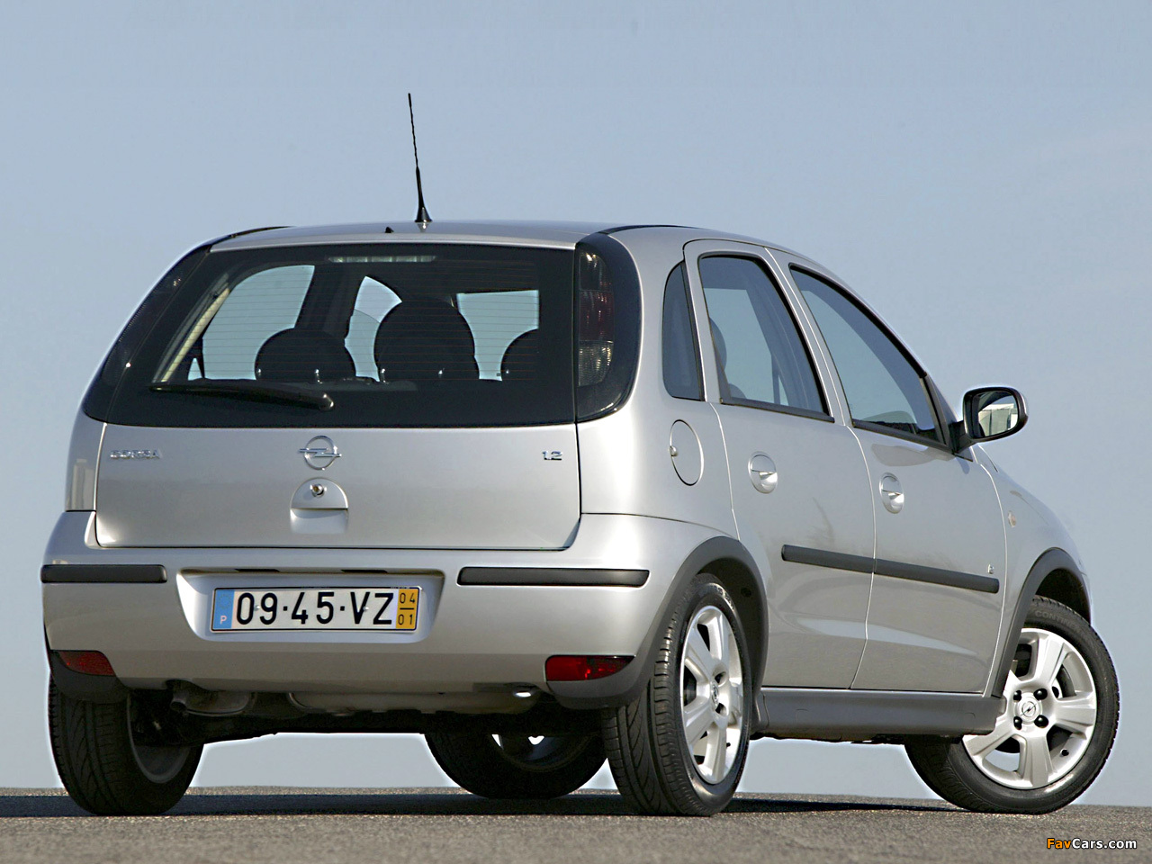 Photos of Opel Corsa 5-door (C) 2003–06 (1280 x 960)