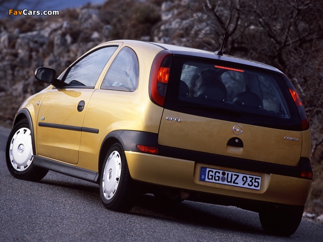 Pictures of Opel Corsa 3-door (C) 2000–03 (640 x 480)