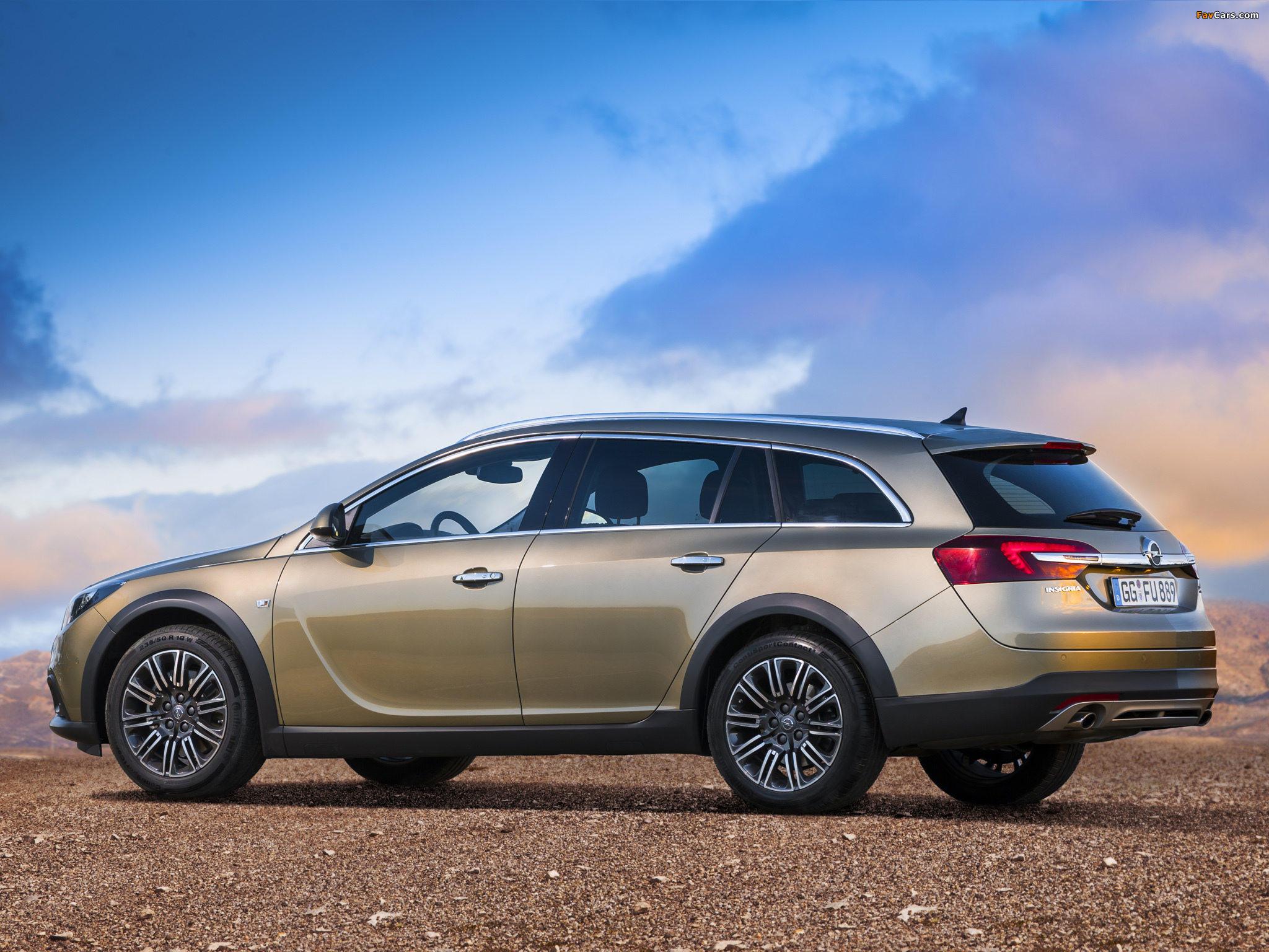 Images of Opel Insignia Country Tourer 2013 (2048 x 1536)