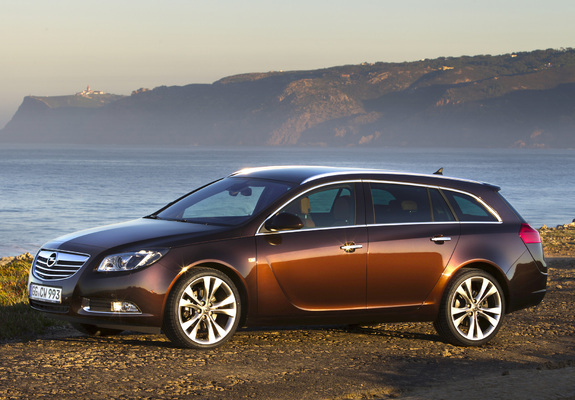 Opel Insignia BiTurbo Sports Tourer 2012–13 images