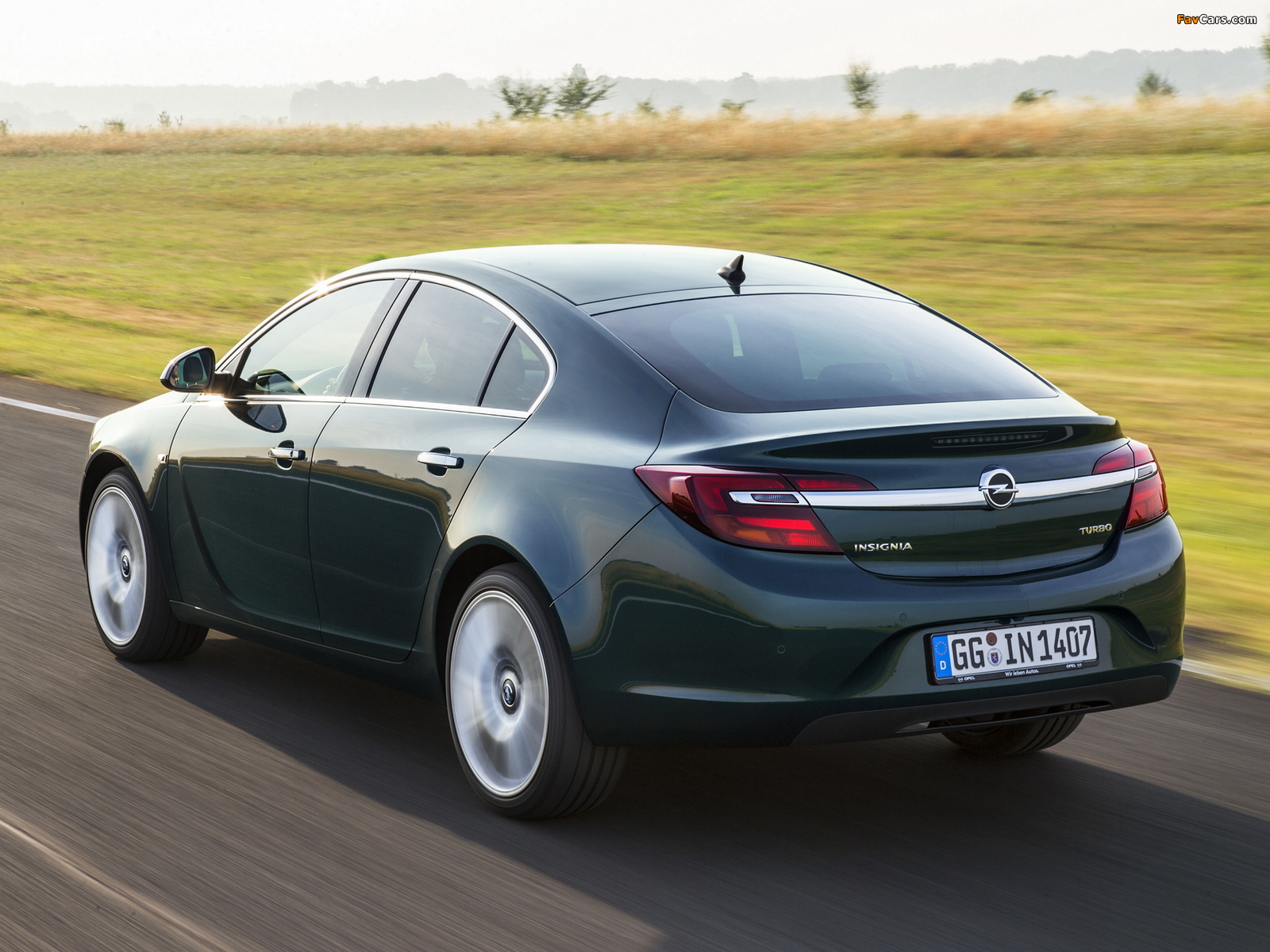 Opel Insignia Hatchback 2013 wallpapers (1600 x 1200)