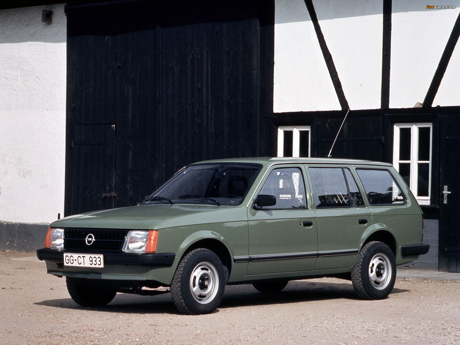 Images of Opel Kadett Caravan Pirsch (D) 1982–84 (1600 x 1200)