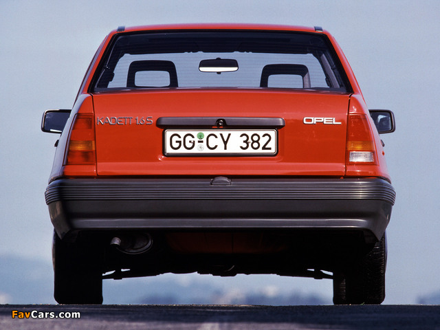 Images of Opel Kadett Sedan (E) 1984–89 (640 x 480)