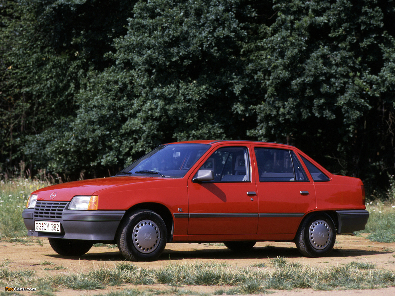 Images of Opel Kadett Sedan (E) 1984–89 (1280 x 960)