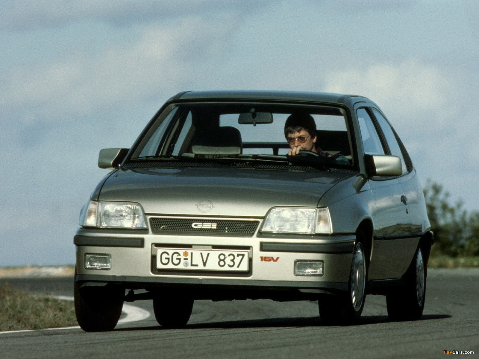 Images of Opel Kadett GSi 16V 3-door (E) 1988–91 (1600 x 1200)