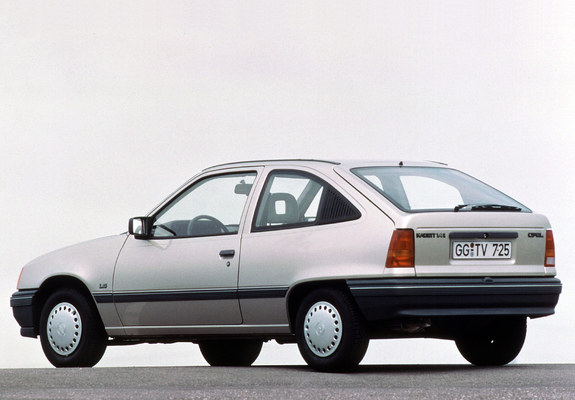 Images of Opel Kadett 3-door (E) 1989–91