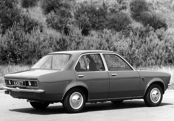Opel Kadett 4-door Sedan (C) 1973–77 pictures