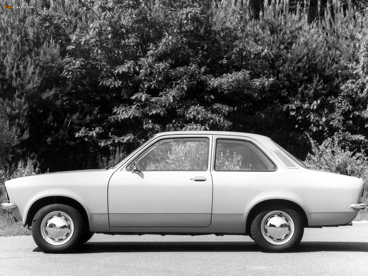 Opel Kadett 2-door Sedan (C) 1973–77 pictures (1280 x 960)