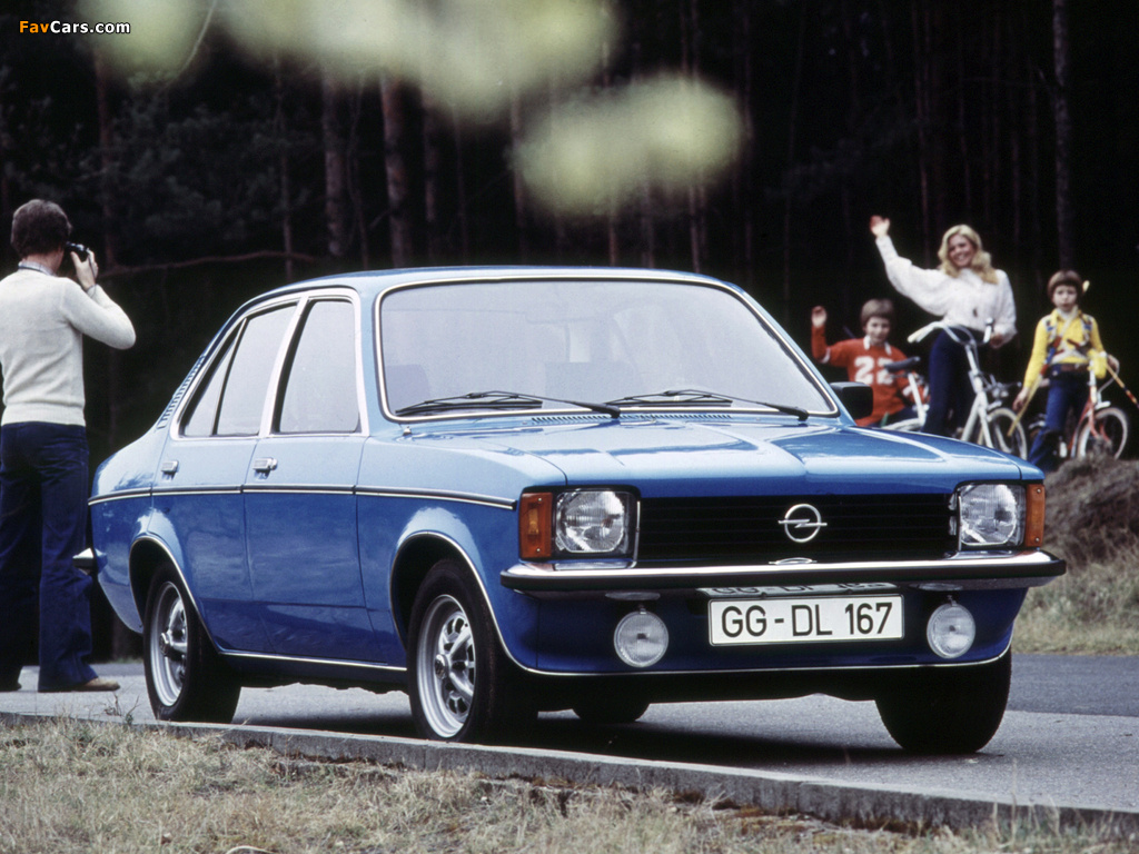 Opel Kadett 4-door Sedan (C) 1977–79 photos (1024 x 768)