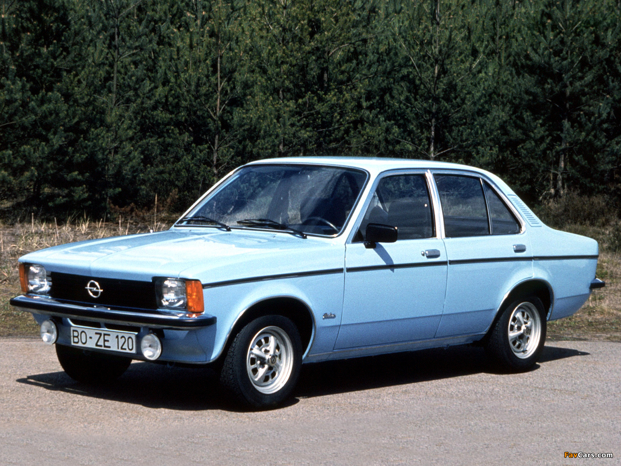 Opel Kadett 4-door Sedan (C) 1977–79 photos (1280 x 960)