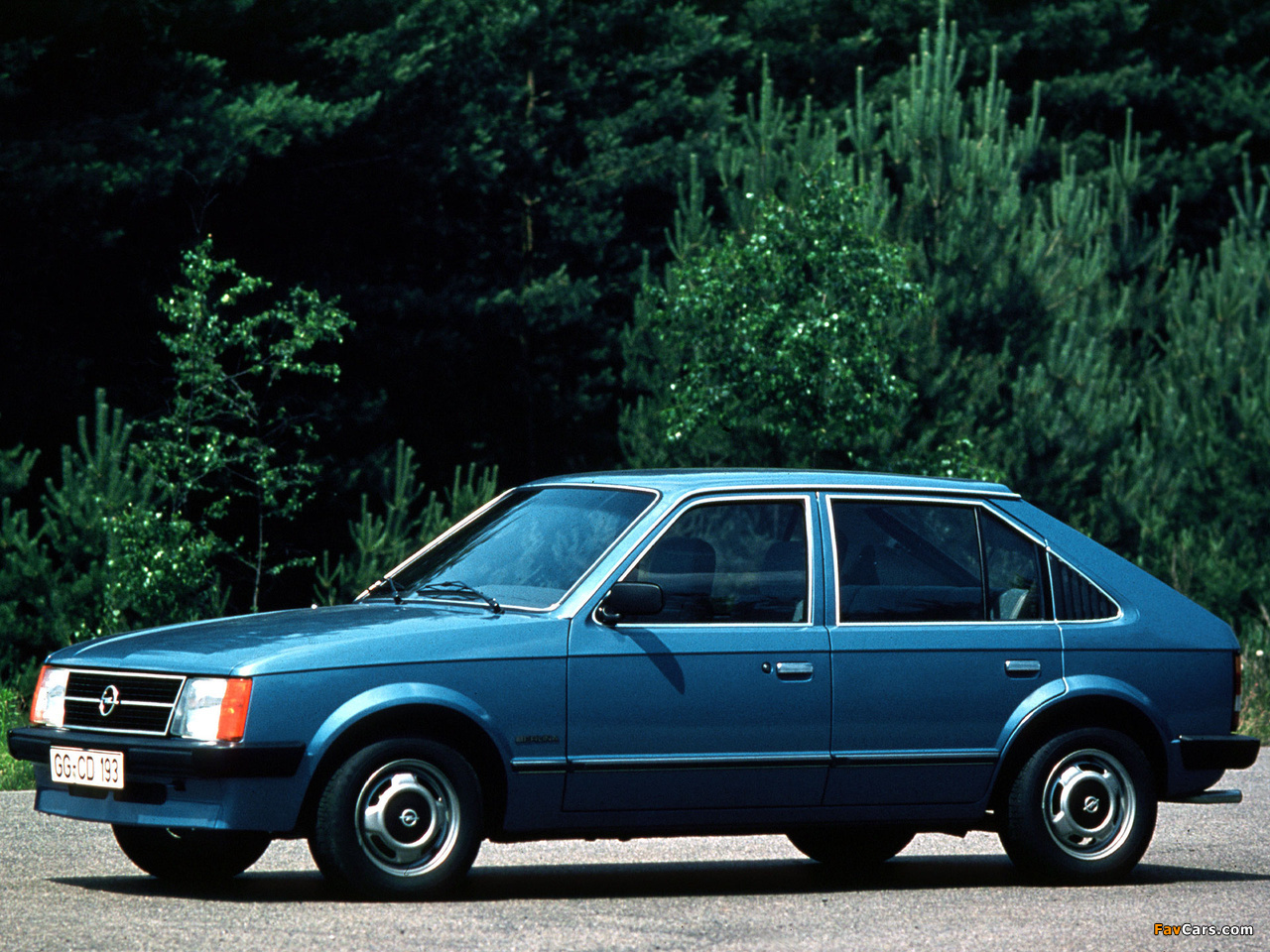 Opel Kadett 5-door (D) 1979–84 photos (1280 x 960)