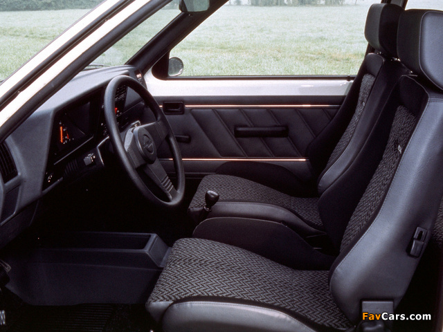 Opel Kadett SR 3-door (D) 1979–84 photos (640 x 480)