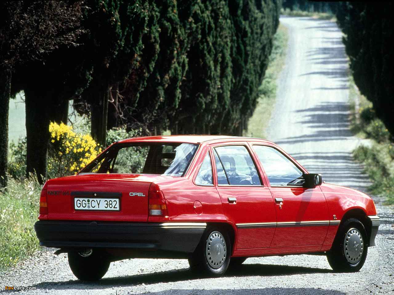 Opel Kadett Sedan (E) 1984–89 images (1280 x 960)