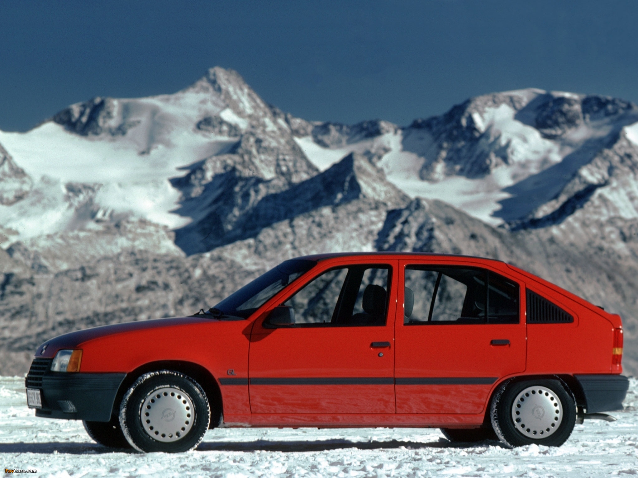 Opel Kadett 5-door (E) 1984–89 images (2048 x 1536)