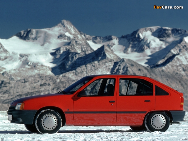Opel Kadett 5-door (E) 1984–89 images (640 x 480)