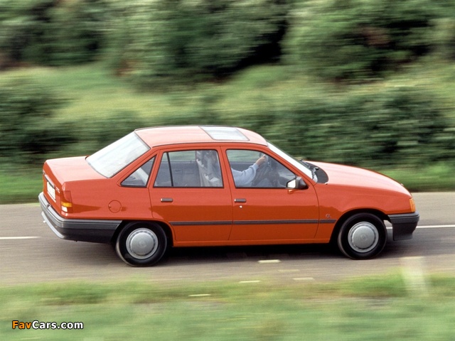 Opel Kadett Sedan (E) 1984–89 images (640 x 480)
