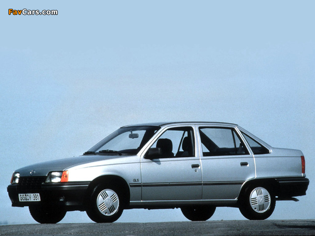 Opel Kadett Sedan (E) 1984–89 images (640 x 480)