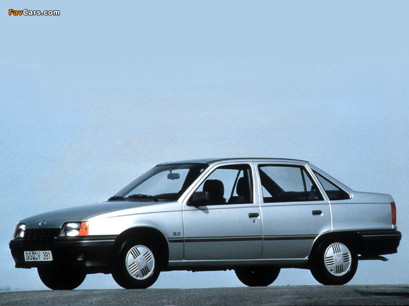 Opel Kadett Sedan (E) 1984–89 images (800 x 600)