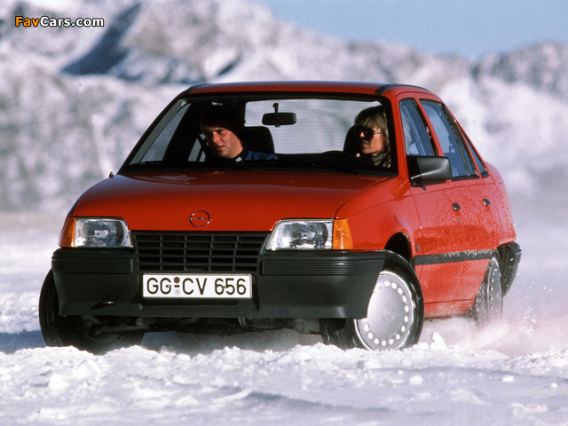 Opel Kadett Sedan (E) 1984–89 photos (640 x 480)