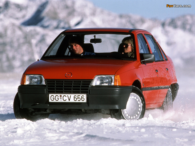 Opel Kadett Sedan (E) 1984–89 photos (800 x 600)