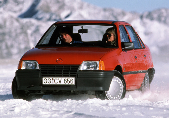 Opel Kadett Sedan (E) 1984–89 photos