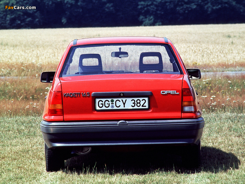Opel Kadett Sedan (E) 1984–89 photos (800 x 600)
