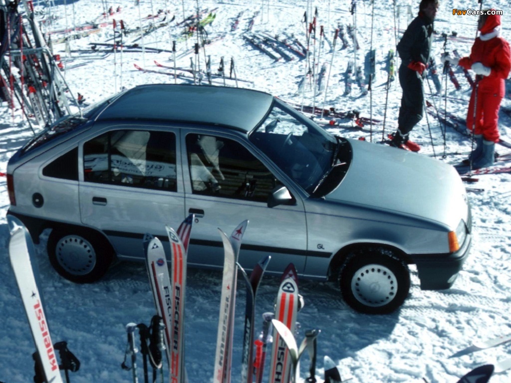 Opel Kadett 5-door (E) 1984–89 photos (1024 x 768)