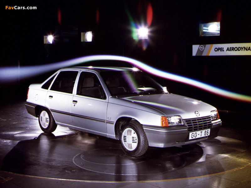 Opel Kadett Sedan (E) 1984–89 pictures (800 x 600)