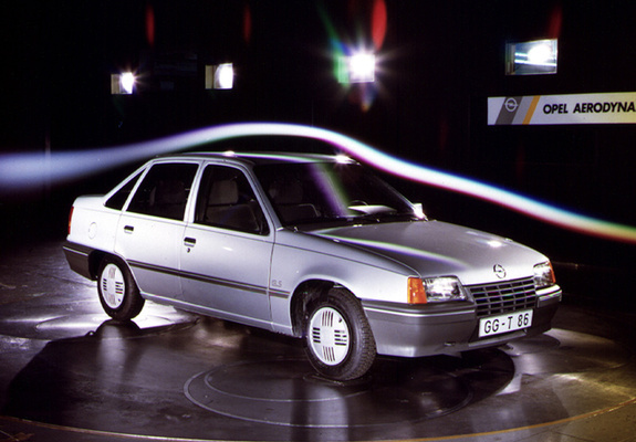 Opel Kadett Sedan (E) 1984–89 pictures