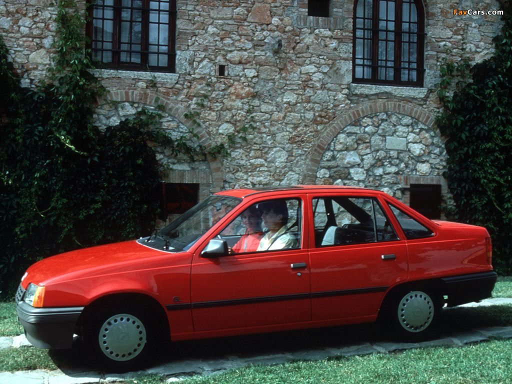 Opel Kadett Sedan (E) 1984–89 pictures (1024 x 768)