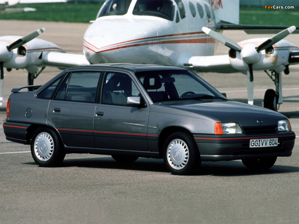 Opel Kadett GT Sedan (E) 1989–90 images (1024 x 768)