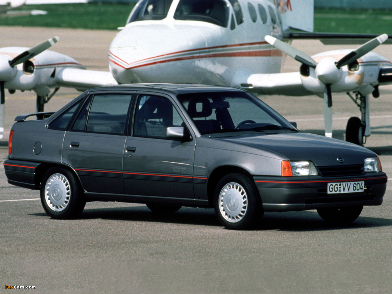 Opel Kadett GT Sedan (E) 1989–90 images (1280 x 960)
