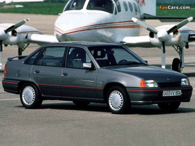 Opel Kadett GT Sedan (E) 1989–90 images (640 x 480)