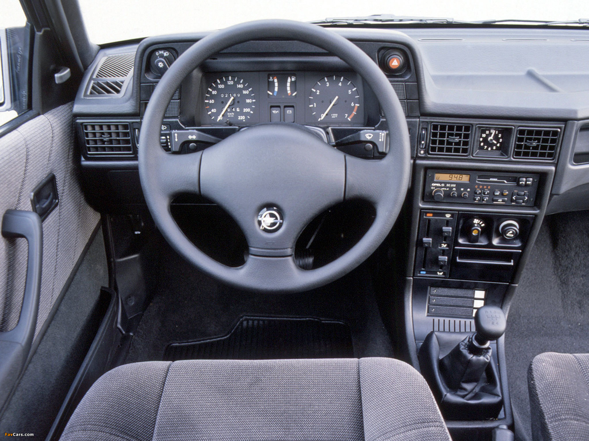 Opel Kadett 5-door (E) 1989–91 pictures (2048 x 1536)