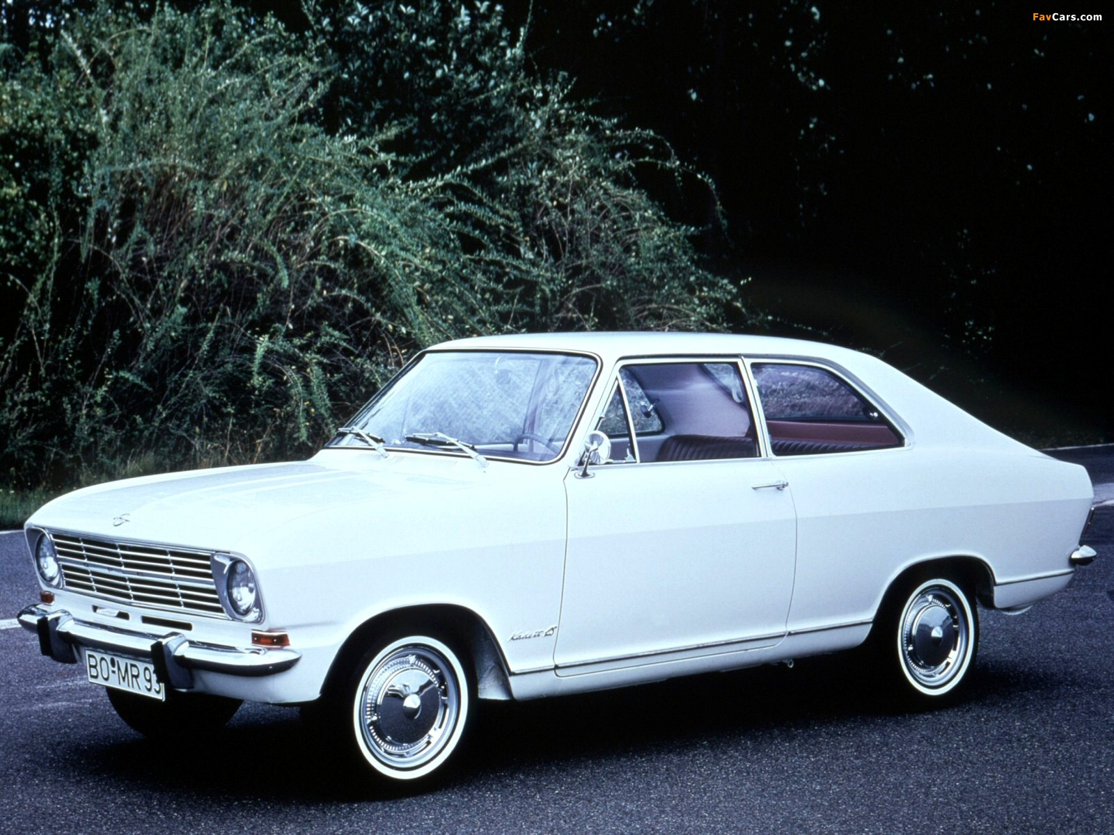 Photos of Opel Kadett LS 2-door Sedan (B) 1967–70 (1600 x 1200)