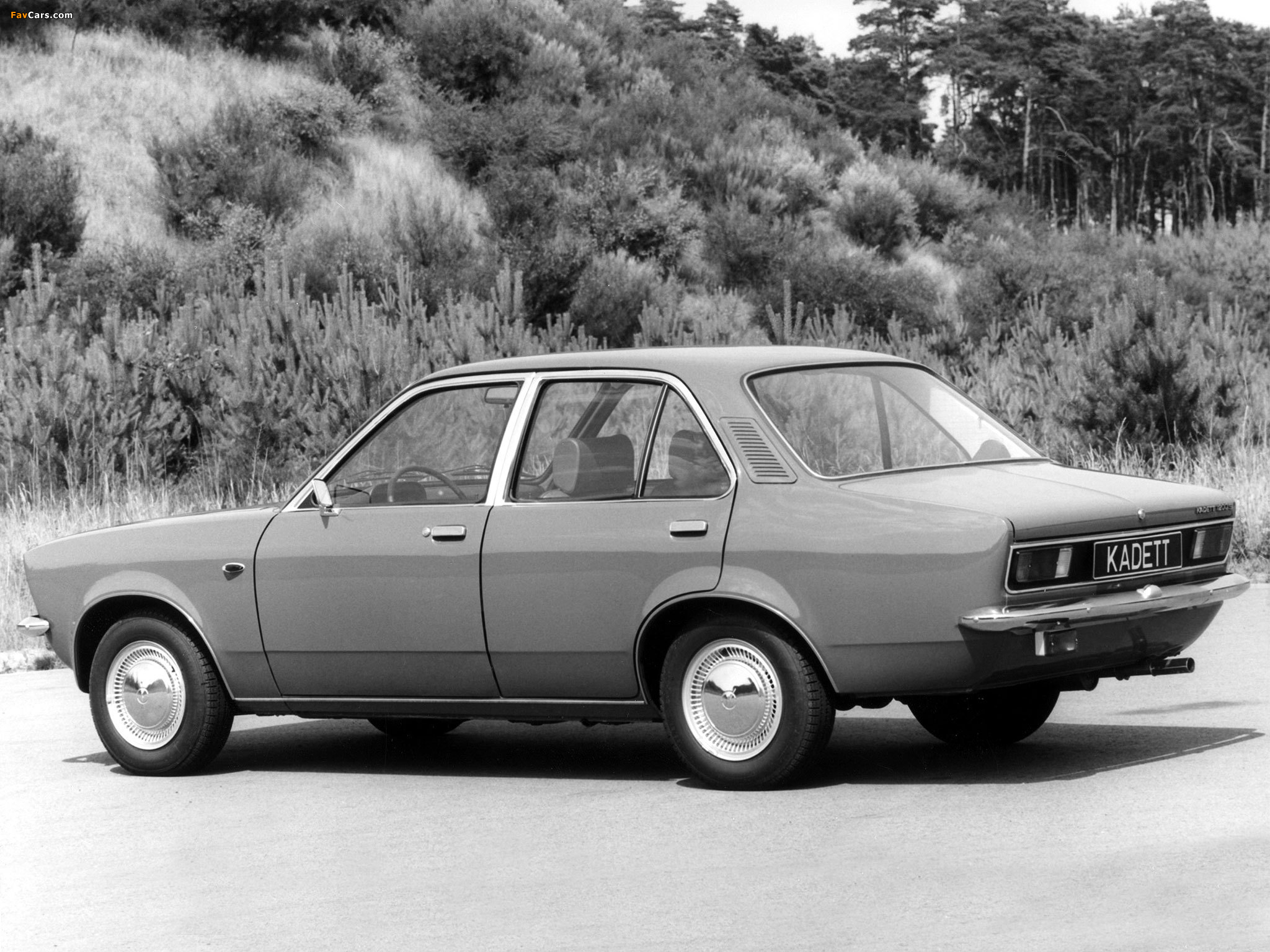 Photos of Opel Kadett 4-door Sedan (C) 1973–77 (2048 x 1536)